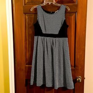 Motherhood sz M maternity dress black & white sleeveless block design polka dot